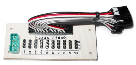 Rozvodná deska rozměrů 8 x 3cm pro připojení MAX BEC 2